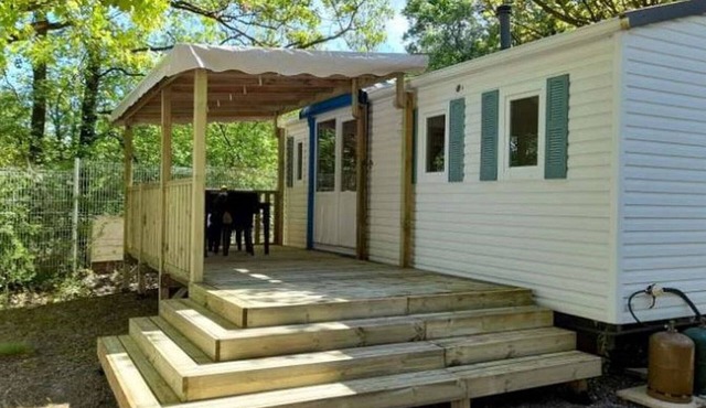 Cozy Mobile Home for 4 with Terrace