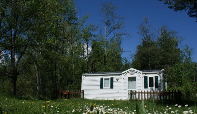 Cozy mobile home for 4 with garden furniture in Guillestre