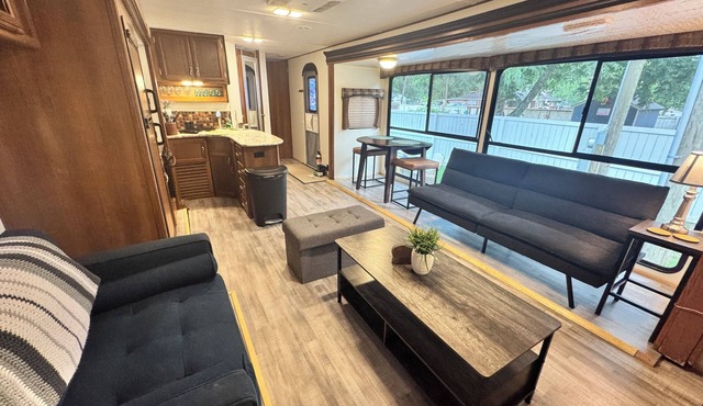 Cozy mobile home in charming Moncks Corner
