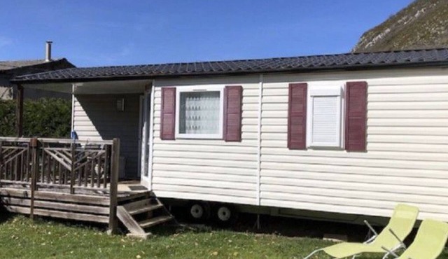 Cozy mobile home with 3 bedrooms and terrace in Roquefeuil