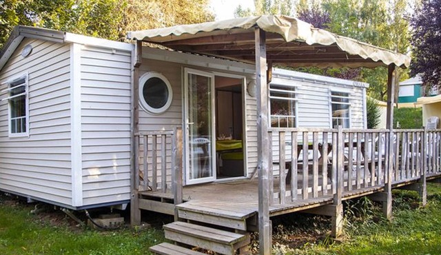 Cozy mobile home with terrace at Naucelle campsite