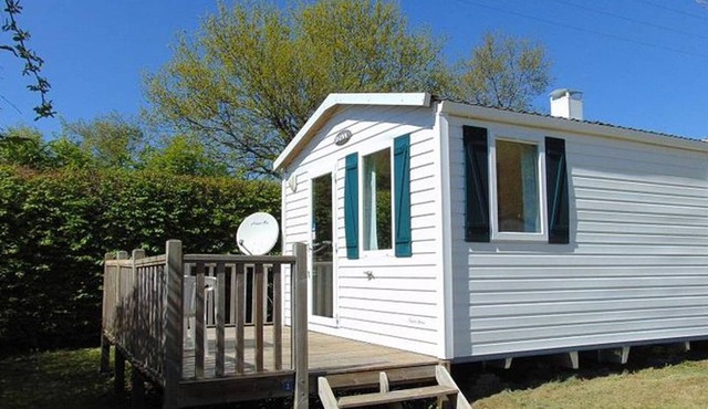 Cozy mobile home with terrace in Avrillé
