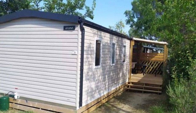 Cozy Mobile Home with Terrace for 8 People