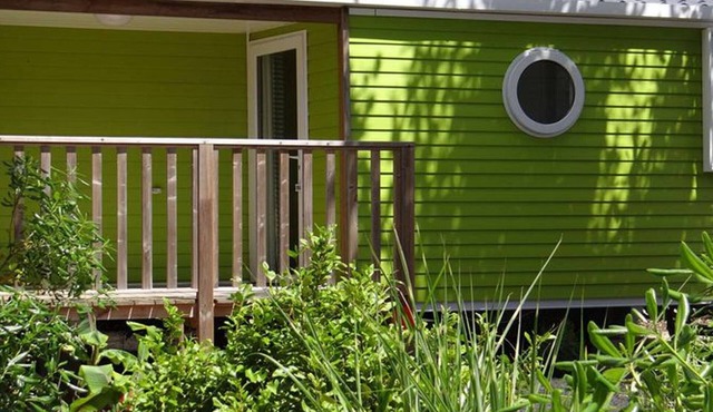 Cozy mobile home with terrace in Mialet, 4 people