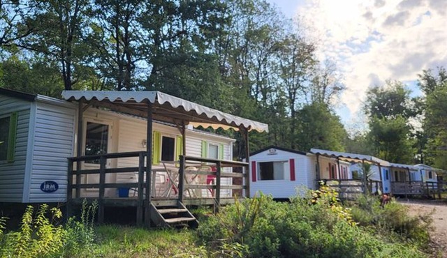 Cozy mobile home with terrace for 4 people