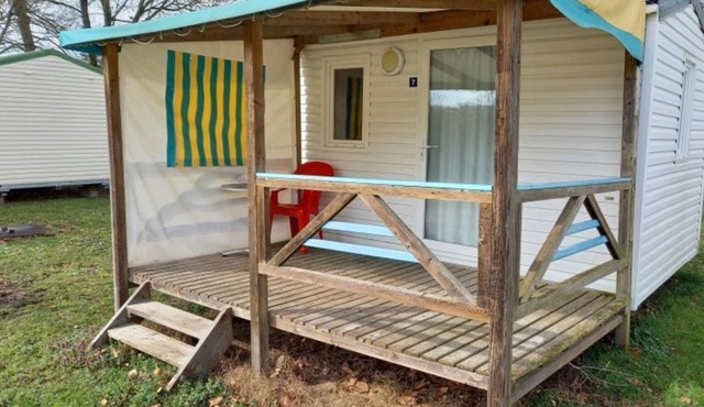 Cozy mobile home with terrace for 4 in Athée