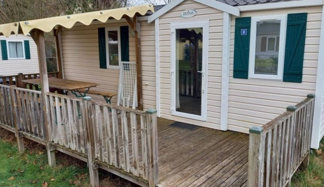 Cozy mobile home with terrace for 4 guests