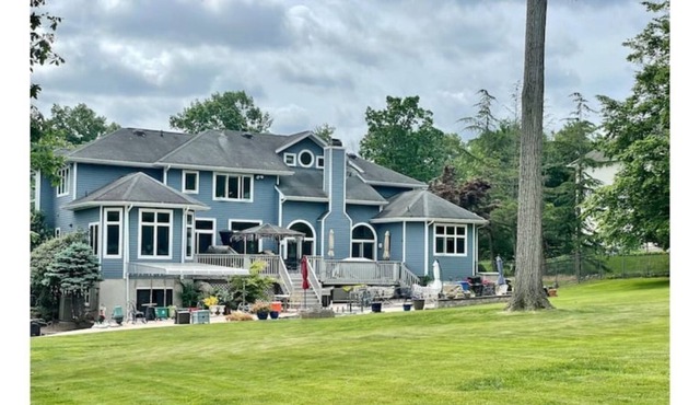 Cozy💡 modern space w free parking huge yard!