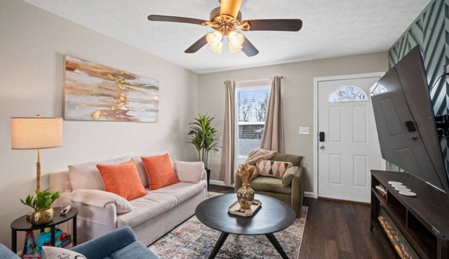 Cozy & Modern 1-Bedroom Downstairs Apartment with King Bed + Queen Sofa Bed