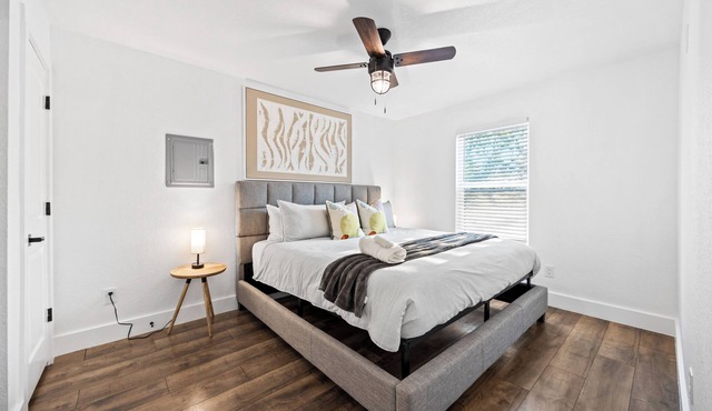 Cozy Modern 1BR Casita Near Lackland & SeaWorld - Pet Friendly