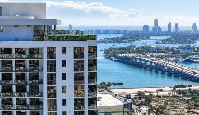 Cozy, modern 2-bedroom condo in the heart of downtown Miami -free valet parking.