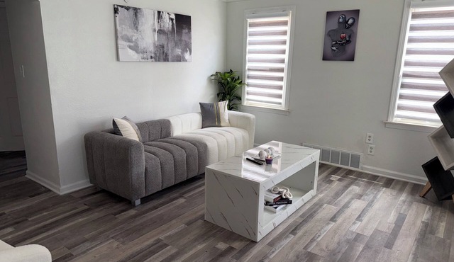 Cozy Modern 2-bedroom house in wonderful Detroit/Redford Area.