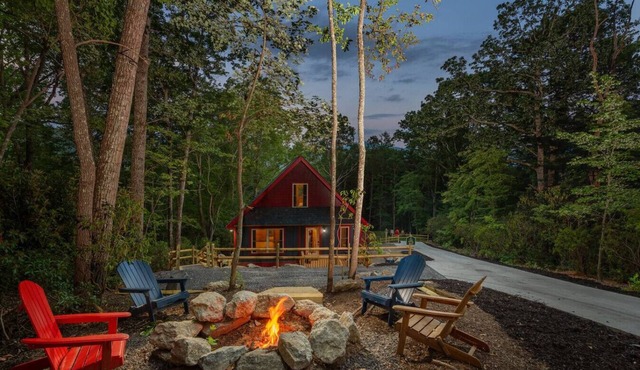 Cozy Modern 2-Bedroom Cabin Getaway