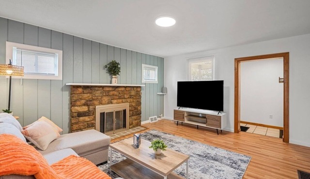 Cozy&Modern 2Bdr House Natrona