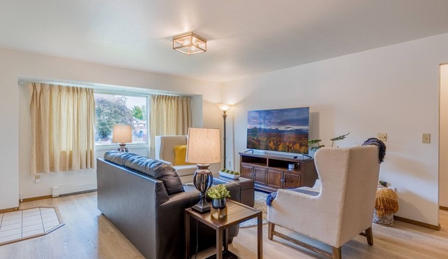 Cozy modern 2BR w/workspace near Main St