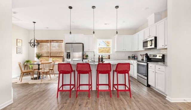Cozy & Modern 3-BR Belmont Stay! — *Pet friendly*