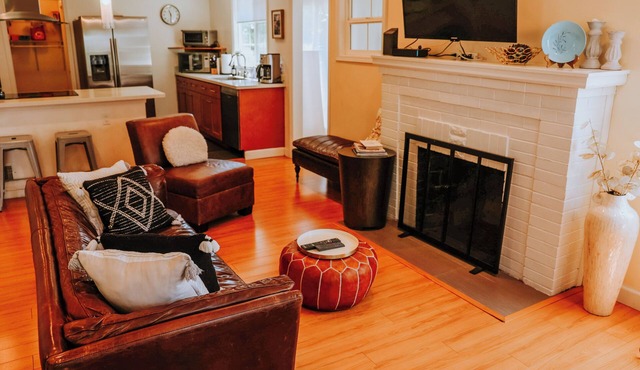 Cozy Modern 3B/1B entire house w A/C in San Mateo, California. No pet/smoke