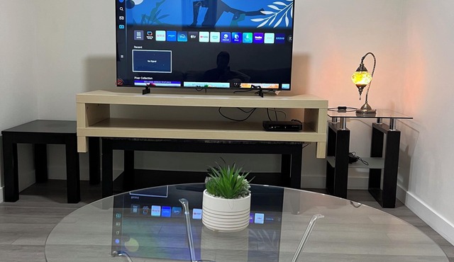 Cozy & Modern 3BR Lower Unit I Private Entrance, Laundry, Fridge Microwave