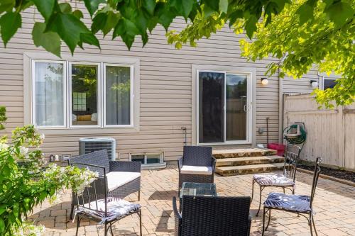 Cozy Modern 4BR Home with Sunny Patio