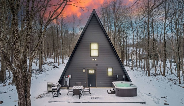 Cozy Modern A-Frame with Hot tub, Fireplace, soak tub & Games