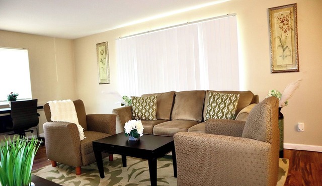 Cozy Modern and chic 3-bed parking & 2 bath King beds10 min downtown Dayton ❤️