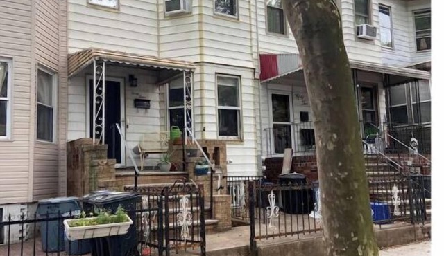 Cozy, Modern Apartment with Amenities