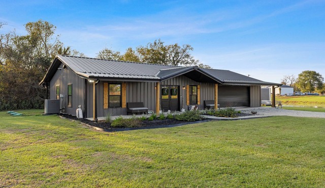 Cozy Modern Barndominum near Franklin Ranch Sports Park