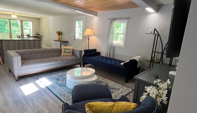 Cozy Modern Cabin in the Woods