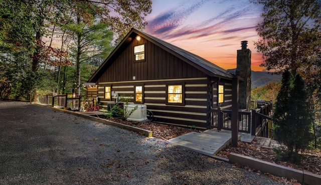 Cozy Modern Cabin w/Year Round Mountain Views, Hot Tub, Pet Friendly& EV Charger