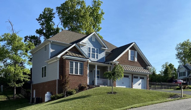 Cozy Modern Cottage Style Home minutes from VT, RU, Christiansburg Aquatic Cente