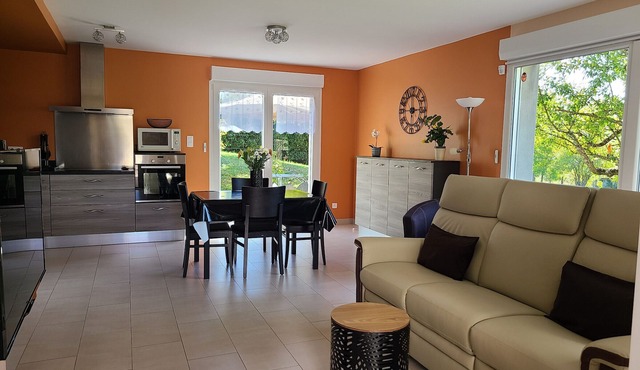 Cozy Modern Cottage with Garden, Near Thermal Baths and City Center