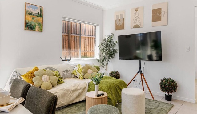 Cozy & Modern Deebing 4-Bedroom Gateway