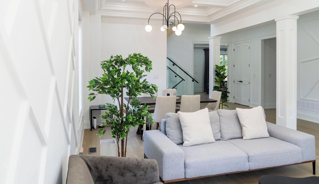 Cozy Modern Family Home | 5 Bed | 5 Bath | Close to Bluffs and Downtown!