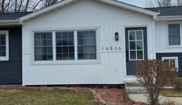 Cozy Modern Farmhouse Prime Lakeview Location