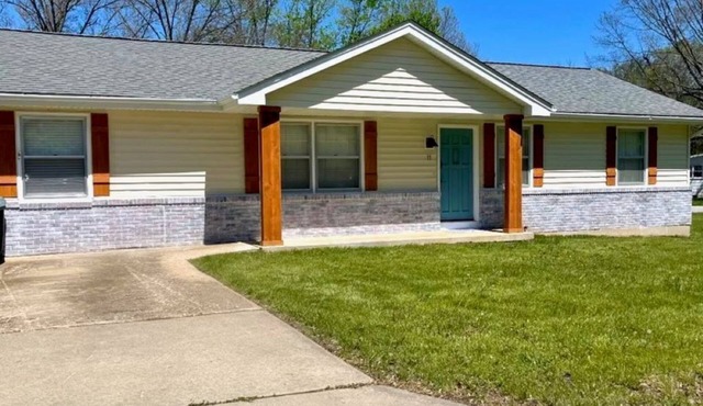 Cozy Modern Farmhouse that Sleeps 8