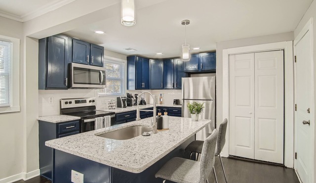 Cozy & Modern Gem By Airport & Downtown