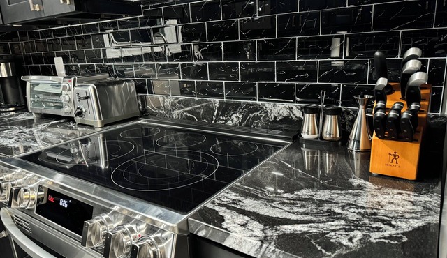 Cozy & Modern Getaway Upper Level Suite in Arnold