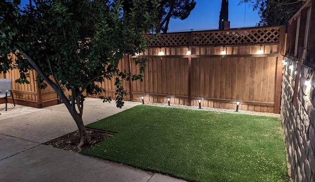 Cozy/Modern Guest Suite + Private Backyard in LA