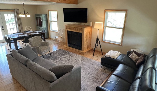 Cozy, modern home 1 mile to Wisp & Deep Creek Lake