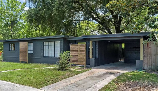 ☆Cozy modern home☆- 3BR - free WiFi - free parking - next to park w/ pond