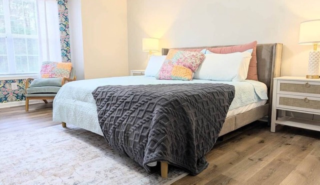 Cozy Modern Home- All New Furnishings