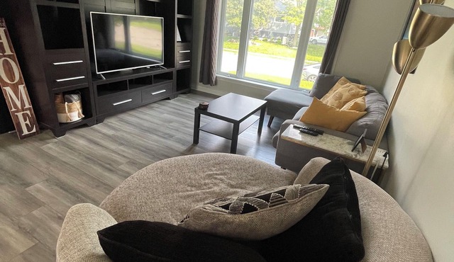 Cozy, Modern Home Close to Public Beach and Downtown Orillia