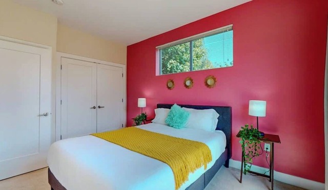 Cozy Modern Home Free Parking