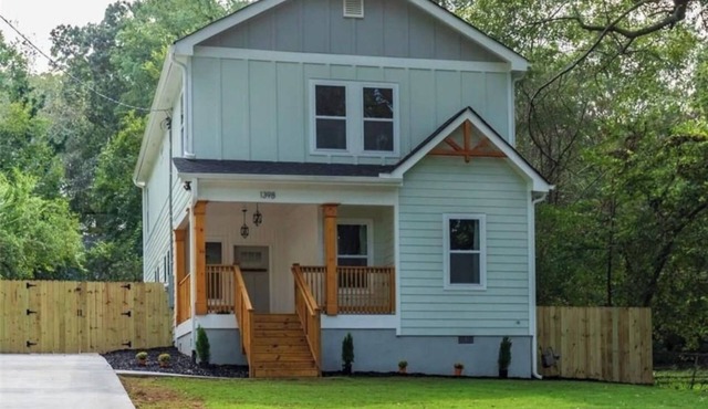 Cozy Modern Home minutes from Airport and Downtown - PET FRIENDLY!