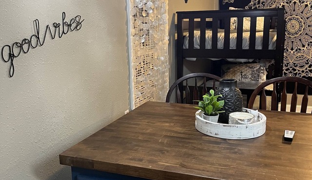 Cozy, modern home. Pet friendly!