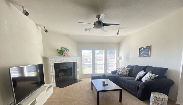 Cozy modern house-3beds/2baths