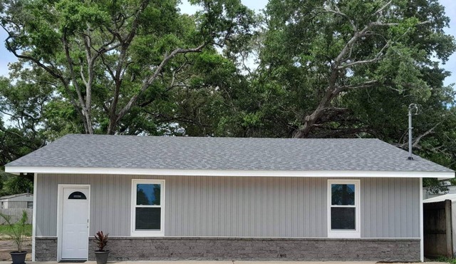 Cozy modern house near interstate, amusement parks, hospital, 20 min from beach