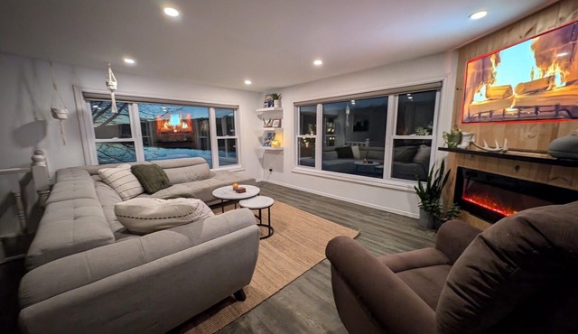 Cozy Modern Lake House w/Hot Tub! Pet friendly.