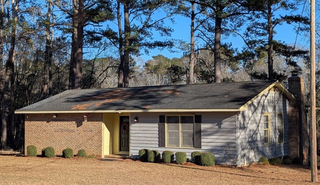 Cozy modern lake retreat - 75 acres of serenity for business or pleasure