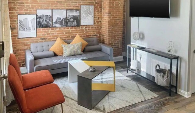 Cozy Modern Micro Apt in the Heart of Fells Point!